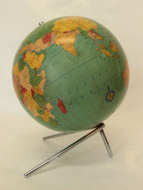 La destinació infinita: mapes i globus terraqüis en el Museu Escolar