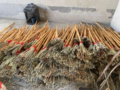 Escobas artesanas de Albatera