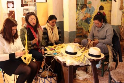Projecte In/Sostenible: visita al Museu Escolar d'un grup de dones d'Ecuador