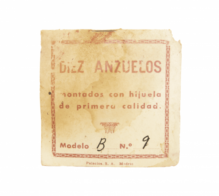 Sobre con anzuelos