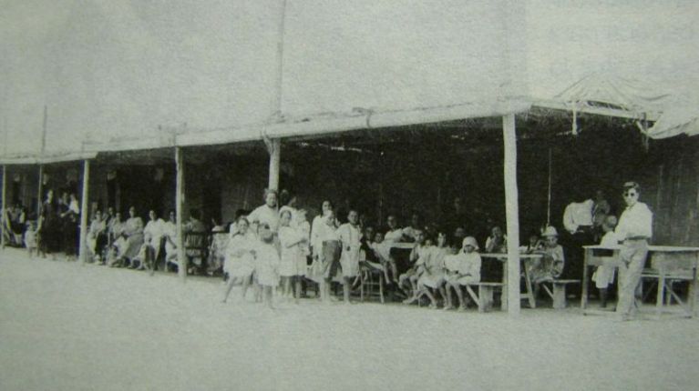 Aspecto de las barracas de Santa Pola en el stand del Museo Escolar de Pusol