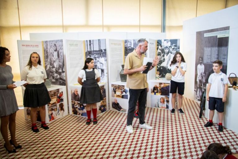 “La infancia distinta de nuestros abuelos y nuestras abuelas”, la nueva exposición temporal en el Museo Escolar de Puçol