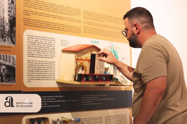 10 años de exposiciones de Puçol recogidas en un libro