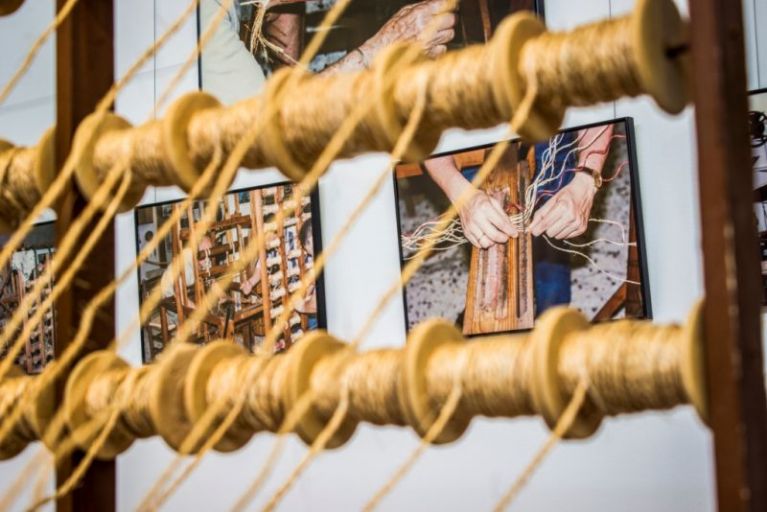 El Museo Escolar de Pusol inaugura un espacio dedicado al telar de la industria alpargatera