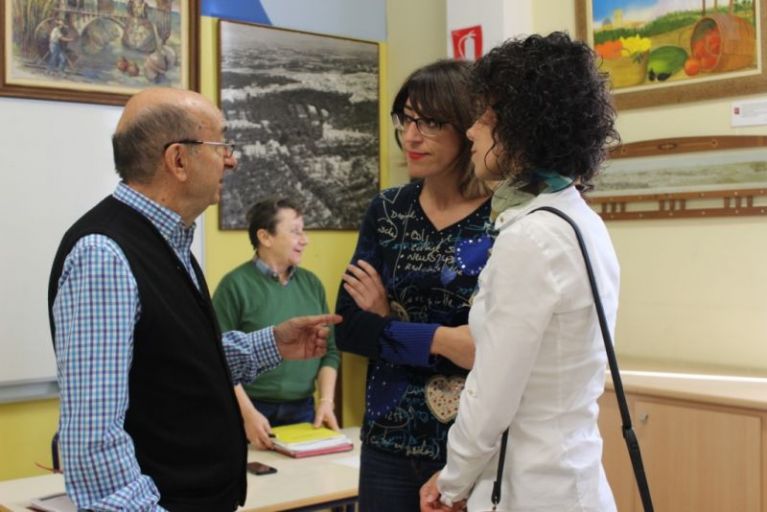 Fernando García con Patricia Maciá y la Directora del colegio Isabel Picó