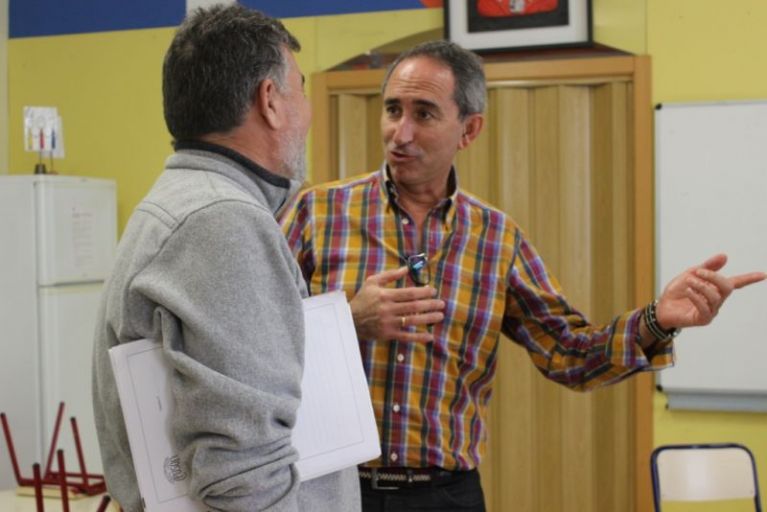 Pepe Antón, el presidente de la Junta Directiva provisional, junto a Pascual Serrano, asesor y miembro de dicha Junta